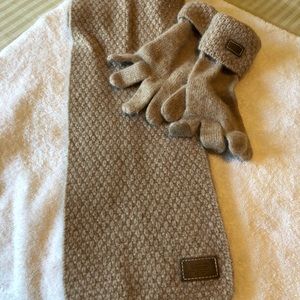 Scarf and gloves set